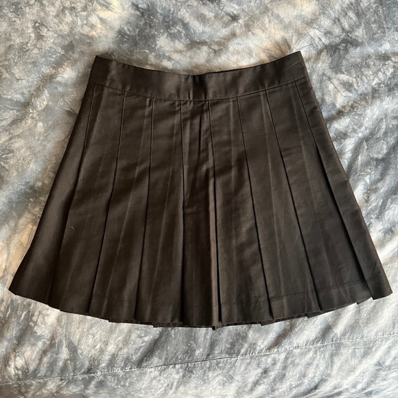 Sunday best Olive Mini 15" Pleated Skirt - Picture 3 of 3